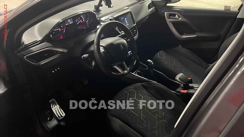 Peugeot 2008 (2015) 1.2 PT, ČR, GT Line - fotka 3 z 4
