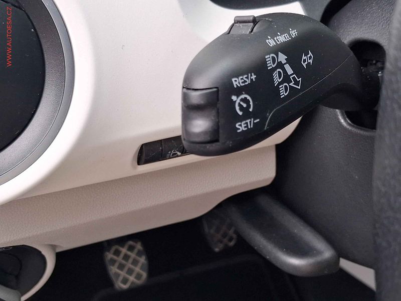 Seat Mii (2013) 1.0 MPi, Style - fotka 13 z 16