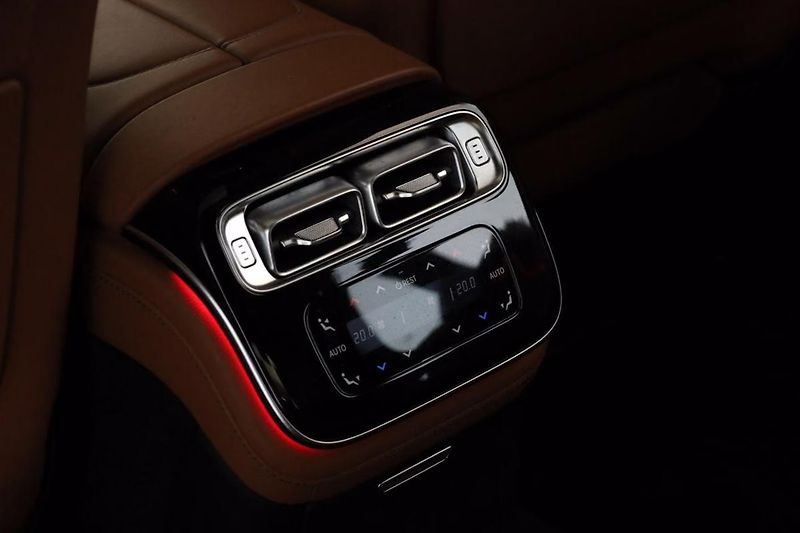 Mercedes-Benz Třídy S 580 L AMG Pano HuD Venti - fotka 17 z 19