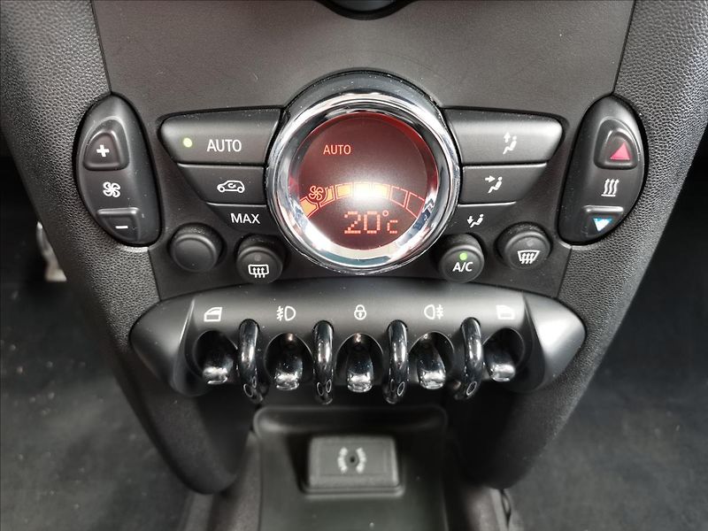 Mini Cooper S 1,6 135kW - fotka 11 z 12