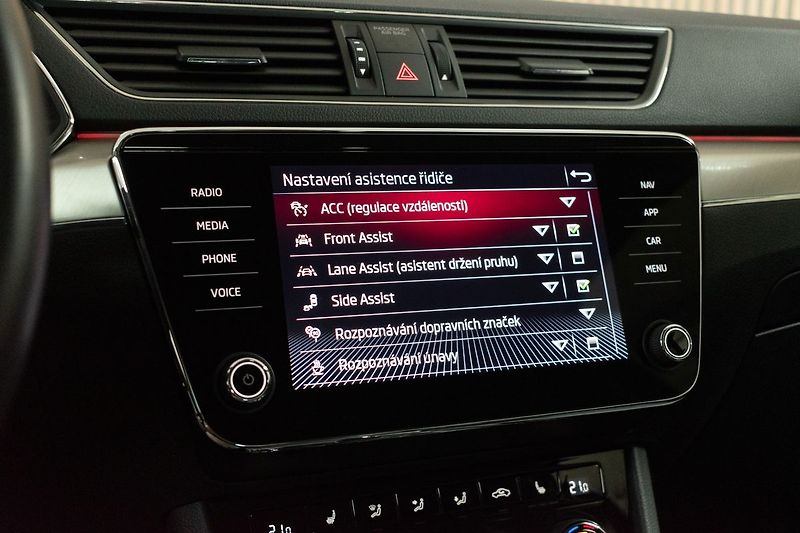 Škoda Superb 2.0TDI L&K*4xVÝHŘEV*DPH*ČR 1.M - fotka 36 z 49