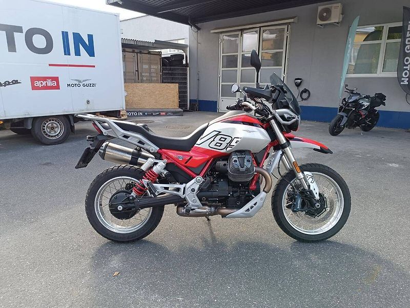 Moto Guzzi V 85 TT (2026) Rosso Fuji - fotka 7 z 13