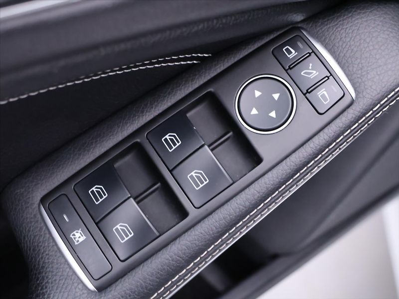 Mercedes-Benz Třídy A 1,6 180i 90kW CZ Sport Xenon - fotka 15 z 30