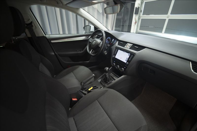 Škoda Octavia 2,0 TDI NAVI KEYLESS VÝHŘEV ČR - fotka 7 z 41
