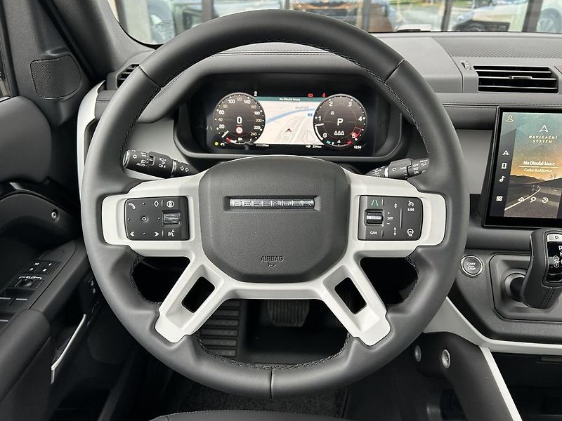 Land Rover Defender 110 D300 X-Dynamic SE - fotka 10 z 18