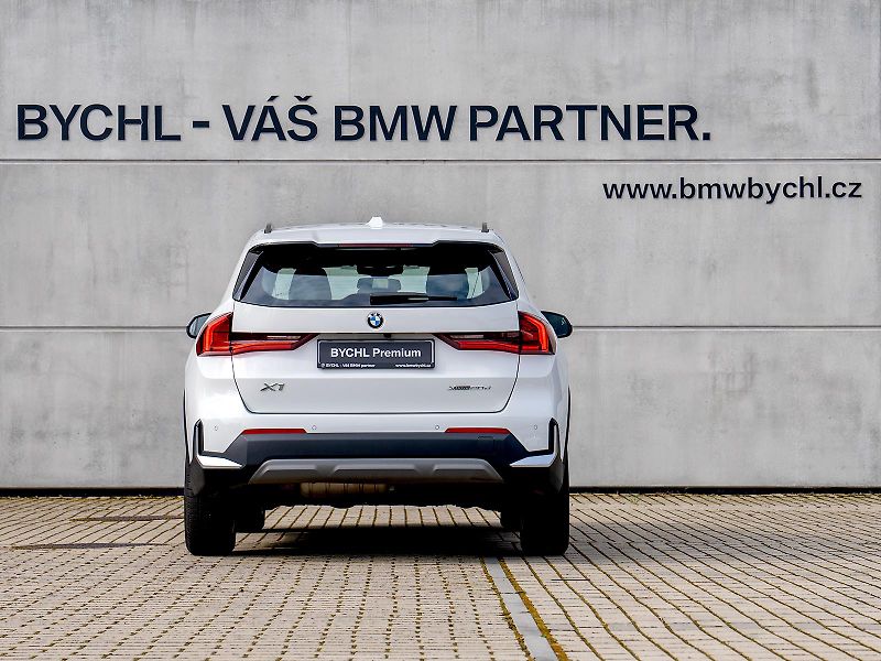 BMW X1 xDrive20d (U11) - fotka 5 z 31