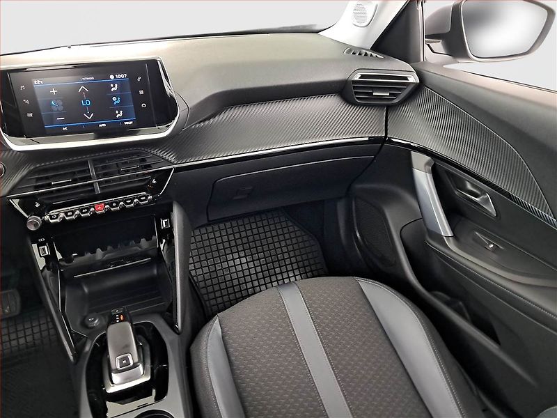 Peugeot 2008 (2020) 1.2 PureTech, Automat, ČR - fotka 8 z 18