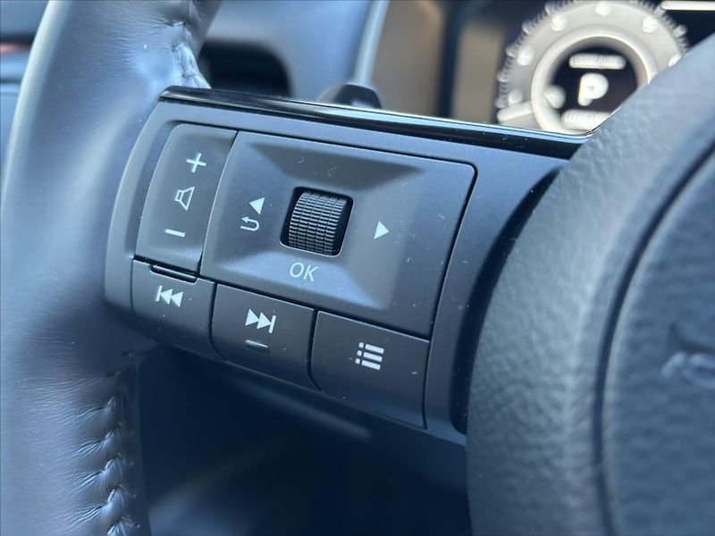 Nissan Qashqai 1,3 DIG-T  X-Tronic N-Connecta - fotka 22 z 29