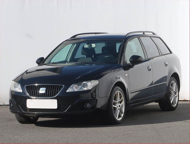 Seat Exeo (2010) 2.0 TDI, Serv.kniha, Xenony - fotka 2 z 18