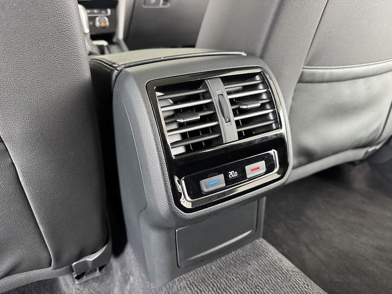 Volkswagen Passat 2,0TDI DSG*Highline*REZERVACE! - fotka 28 z 32