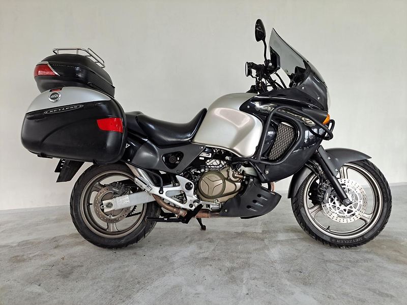 Honda XL 1000 V Varadero (2000) - fotka 1 z 17