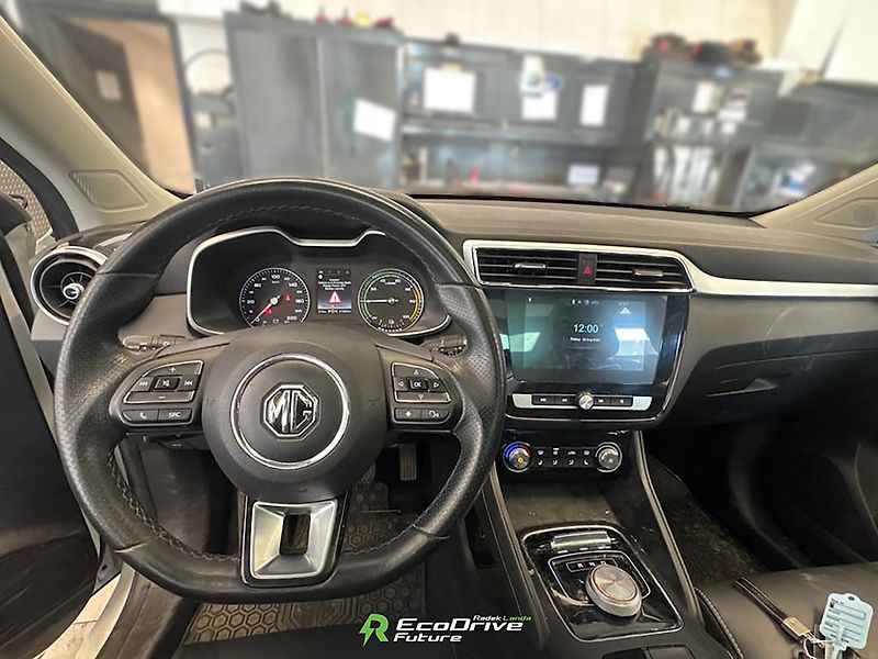 MG ZS (2021) 44,5 kWh, FWD (143 koní) - fotka 6 z 13