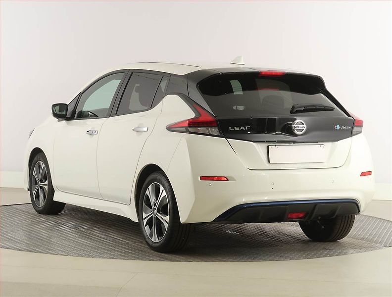 Nissan Leaf (2020) 40 kWh, SoH 91%, digi klima - fotka 4 z 24