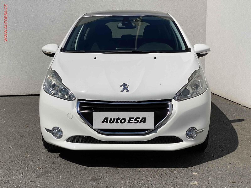 Peugeot 208 (2014) 1.2 PT, Allure, navi, panor - fotka 2 z 17