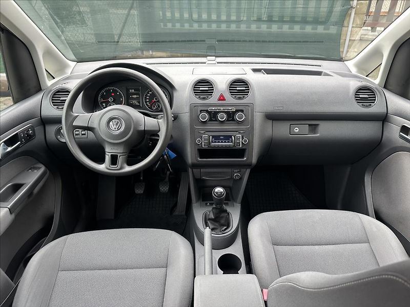 Volkswagen Caddy 1,6 TDI MAXI 7.MÍST REZERVACE - fotka 15 z 21