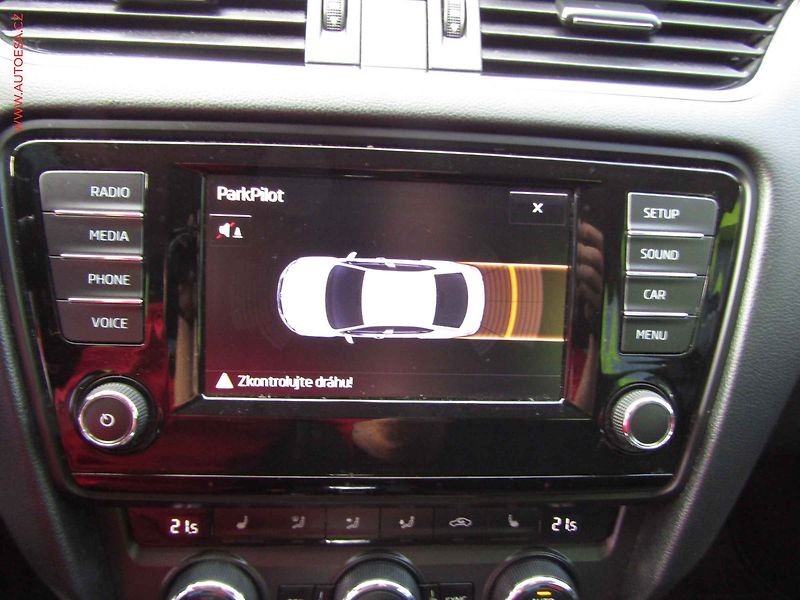 Škoda Octavia (2016) 2.0 TDi, ČR, DSG, bixen - fotka 14 z 20