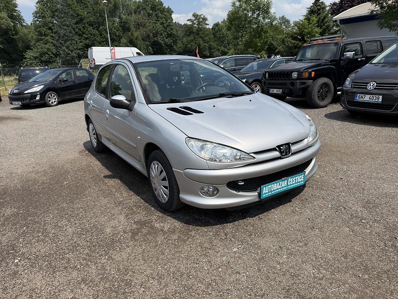 Peugeot 206 1.4i - fotka 4 z 21