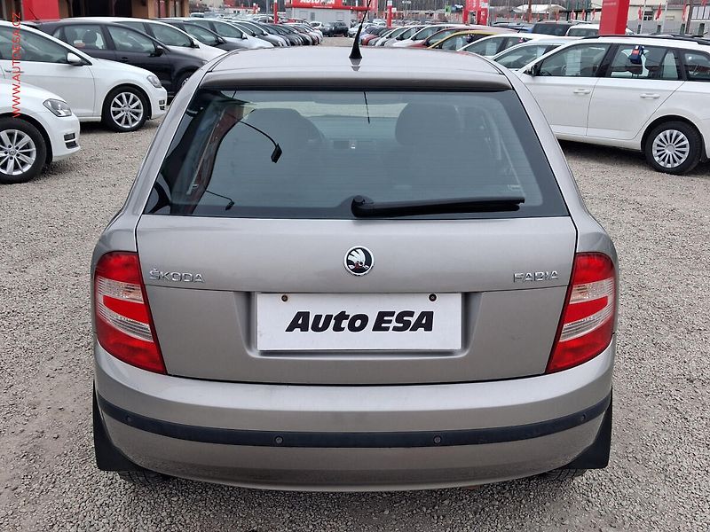 Škoda Fabia (2007) 1.2i, AC, park.asist - fotka 5 z 16