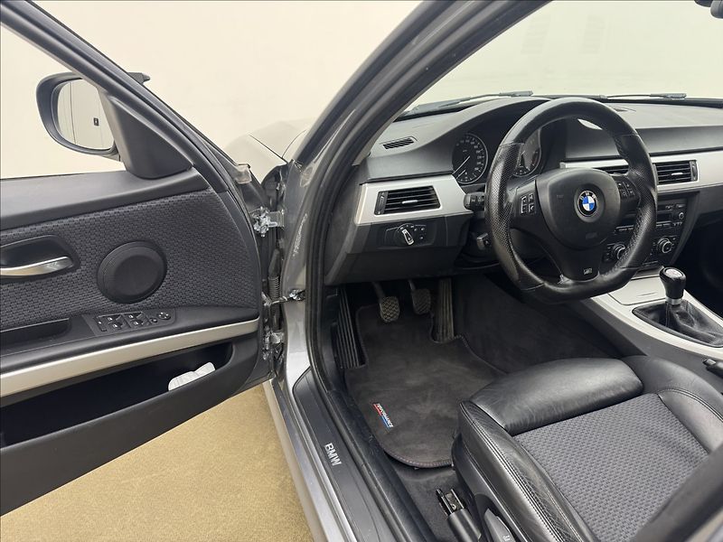 BMW Řada 3 2,0 i POLOKŮŽE AC VELKÝ SERVIS - fotka 26 z 44