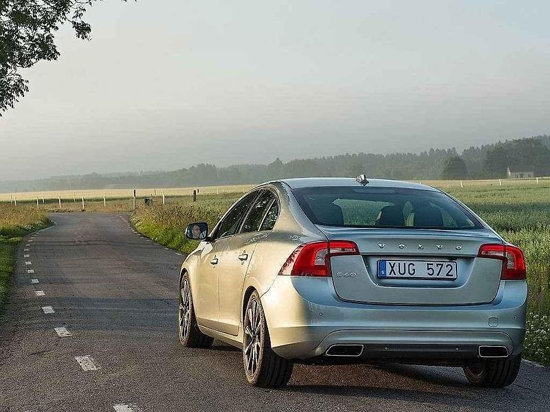 Volvo S60.