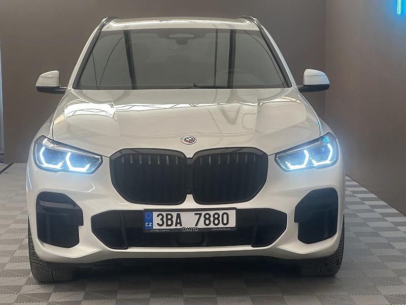 BMW X5 (2022) 40D M-packet Anniversary Laser - fotka 3 z 30