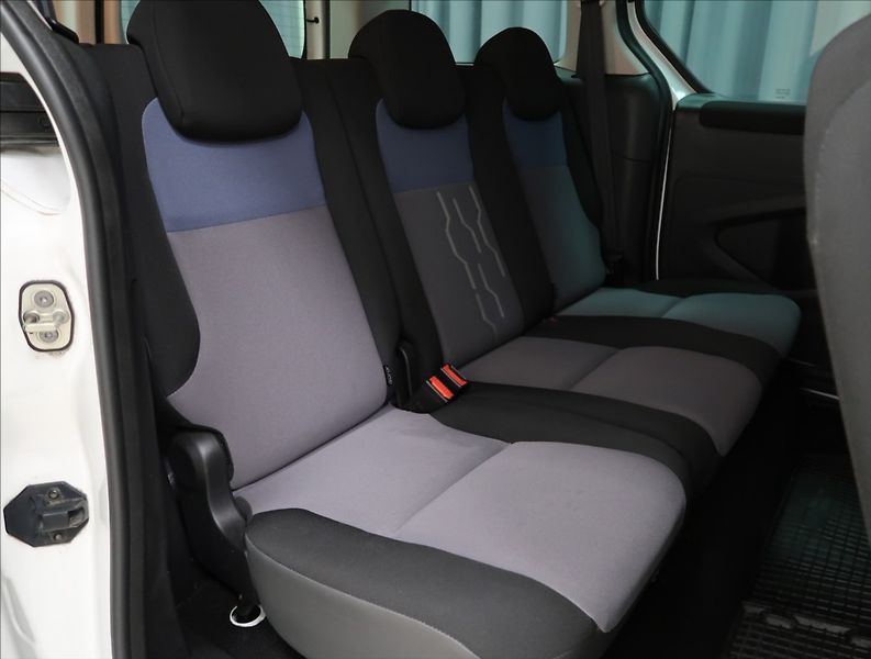 Peugeot Partner Tepee 1,6 BLUEHDi 1. MAJ ČR DPH - fotka 33 z 47