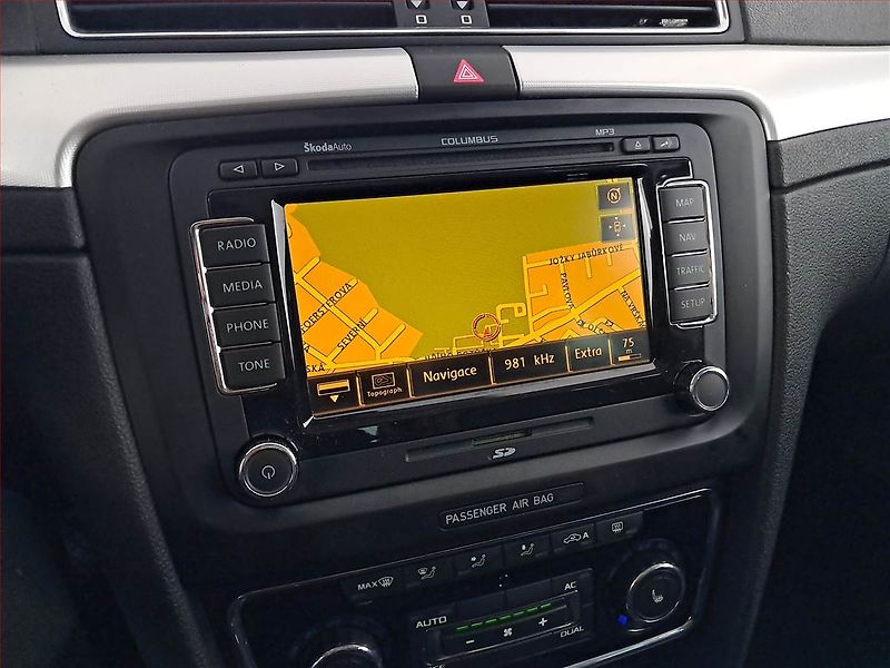 Škoda Superb (2010) Elegance 2.0 TDI, Navi, Xenony - fotka 13 z 23