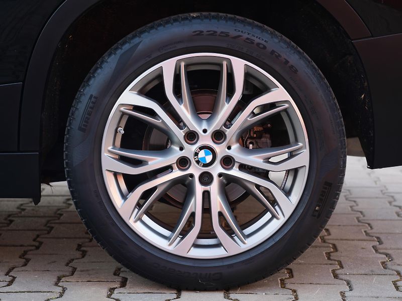 BMW X2 sDrive18i Advantage,ShadowLine - fotka 13 z 31