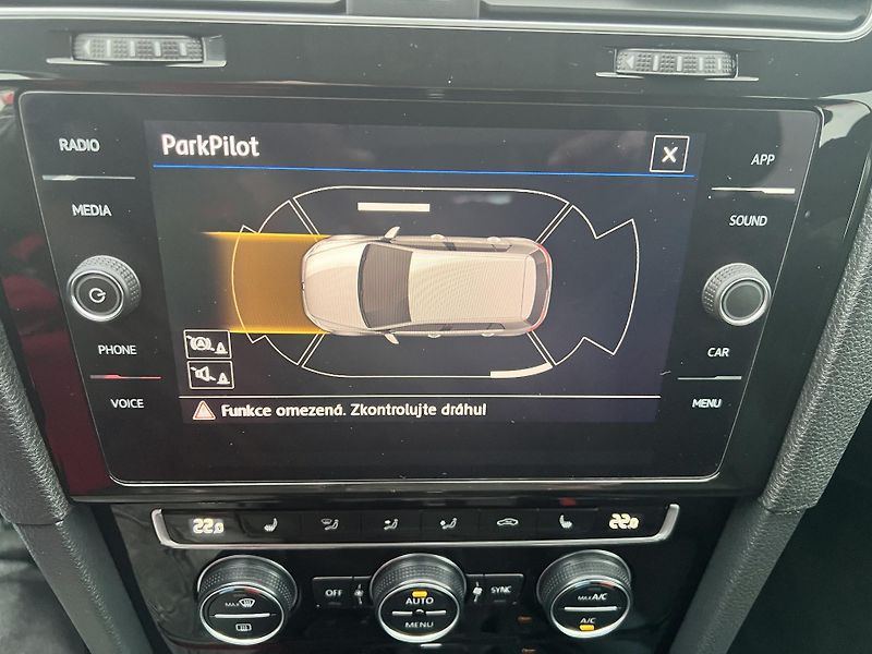 Volkswagen Golf IQ.DRIVE 1.6TDi DSG KLIMA ALU - fotka 26 z 55