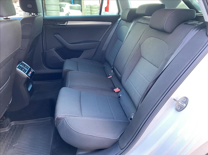 Škoda Superb 2,0 TDi  Executive / DSG / NAV - fotka 14 z 39