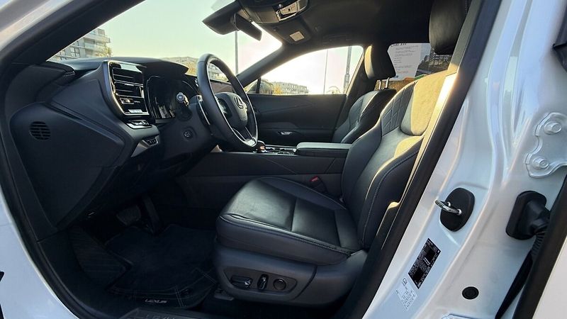 Lexus RX 350h 350H 2,5 HEV EXECUTIVE PLUS - fotka 9 z 27