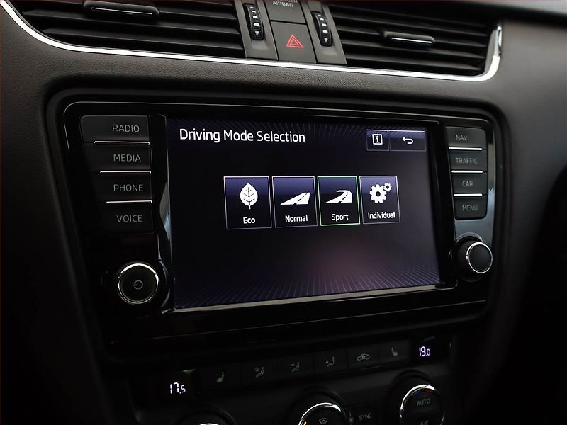 Škoda Octavia (2015) Laurin&Klement 2.0 TDI, 4X4 - fotka 16 z 21
