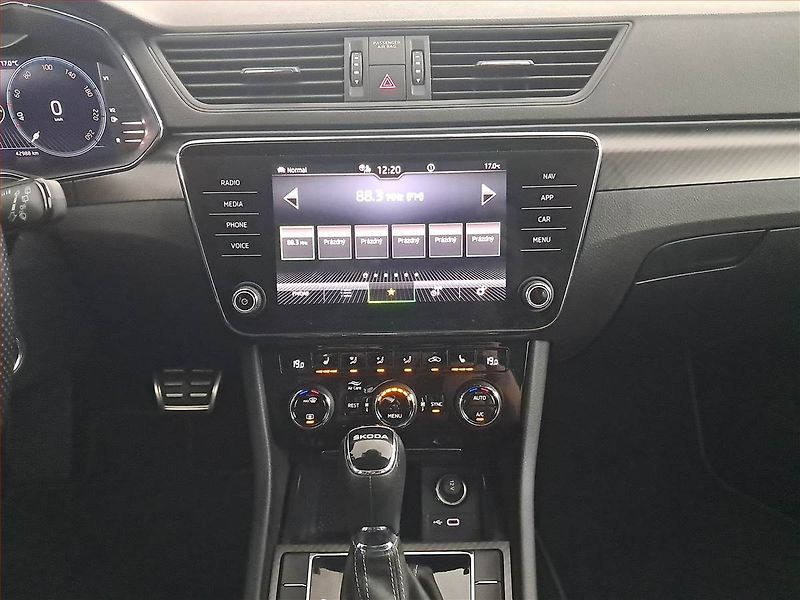 Škoda Superb (2023) Sportline 2.0 TDI - fotka 12 z 20