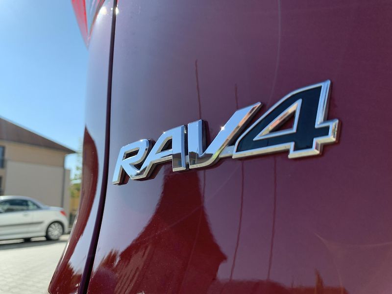 Toyota RAV4 COMFORT STYLE 2.5 HEV 4x4 AT - fotka 26 z 32