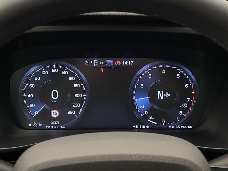 Volvo XC40 T2 ESSENTIAL  - fotka 25 z 37