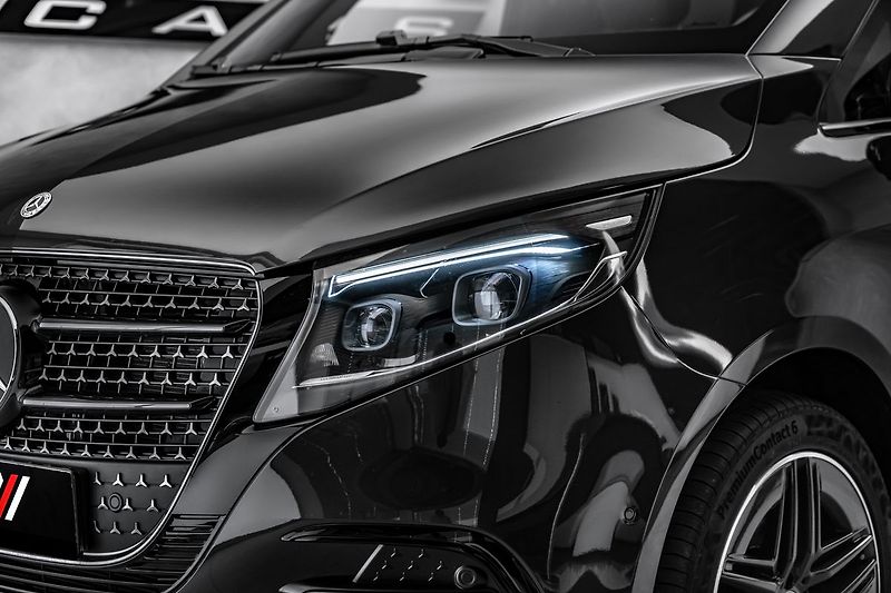 Mercedes-Benz Třídy V 300d 4M Exclusive AMG Long - fotka 9 z 26