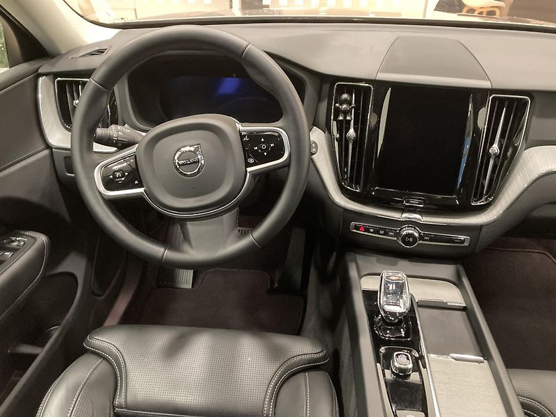Volvo XC60 T6 eAWD ULTRA DARK - fotka 13 z 26