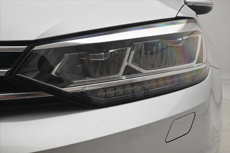Volkswagen Touran 2,0 TDI 110kW DSG Záruka až 5 - fotka 28 z 30