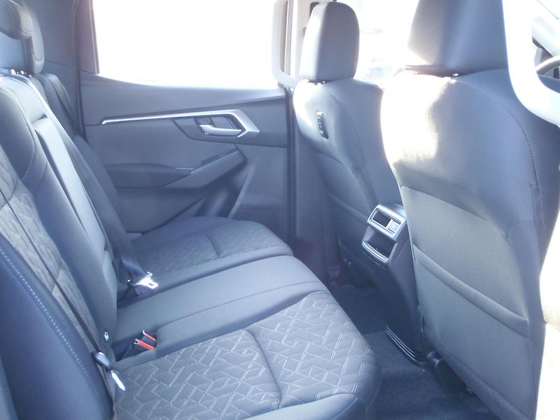 Isuzu D-Max Double Cab LS - fotka 12 z 25