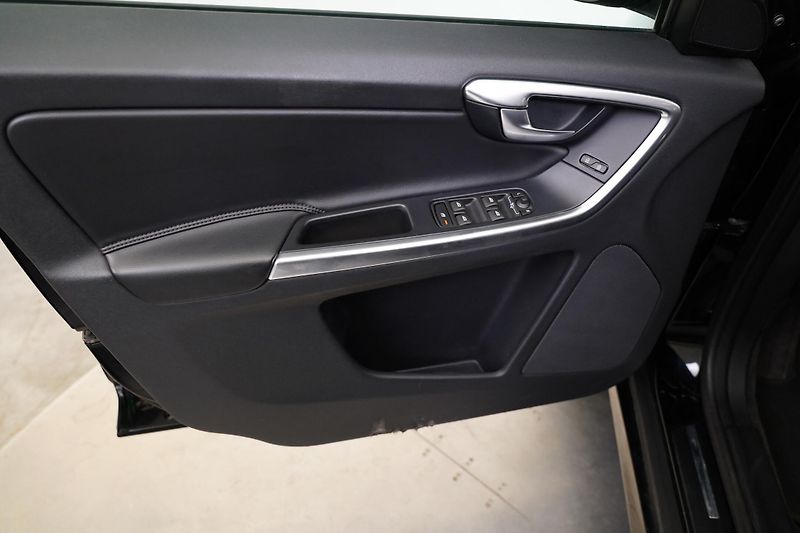 Volvo XC60 - fotka 10 z 27