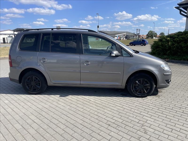 Volkswagen Touran 1,9 TDi 77kw 6rychlostí Klimat - fotka 34 z 35