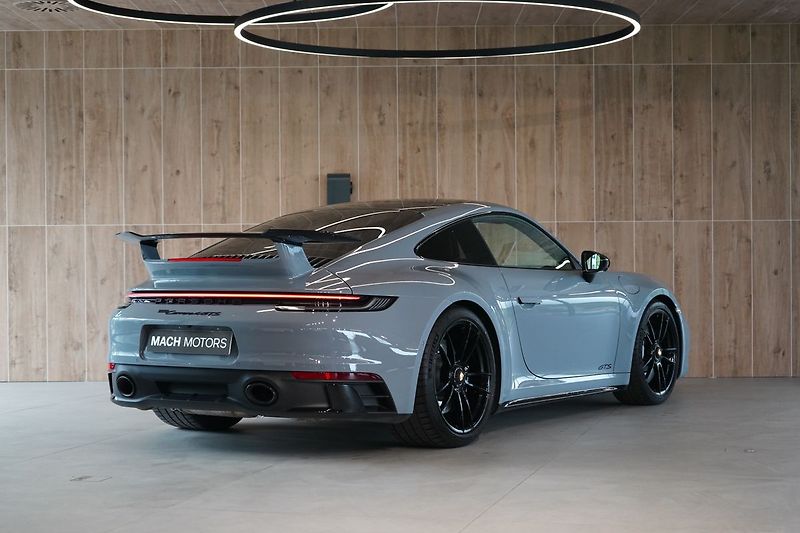 Porsche 911 Carrera 4 GTS, Aerokit, Lift - fotka 5 z 55