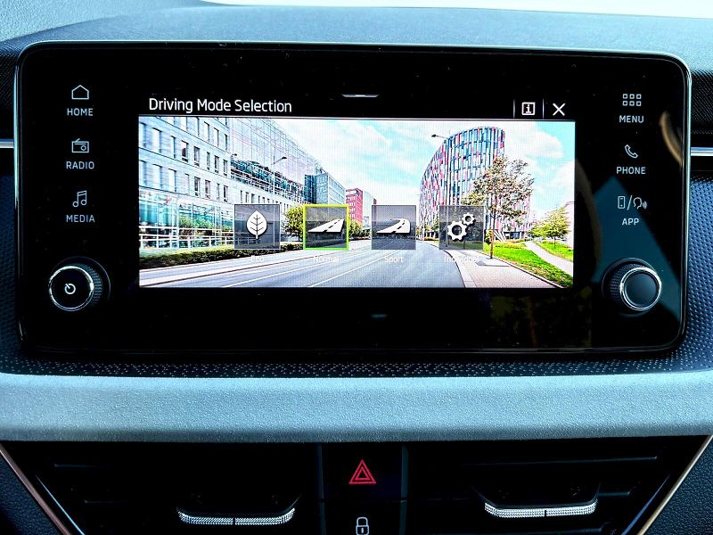 Škoda Scala (2025) DSG 1.0 TSI / 85 kW TOP SELECT - fotka 9 z 26