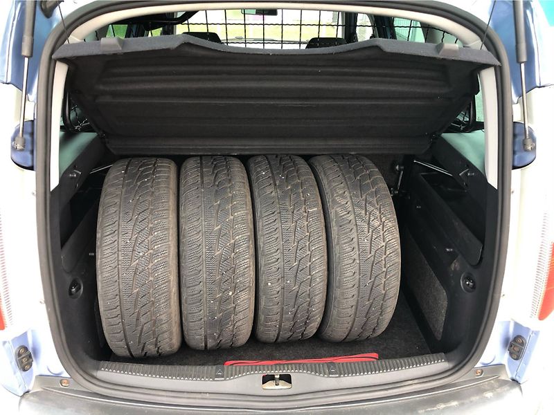 Škoda Roomster A 1.6i Scoutline - fotka 13 z 27