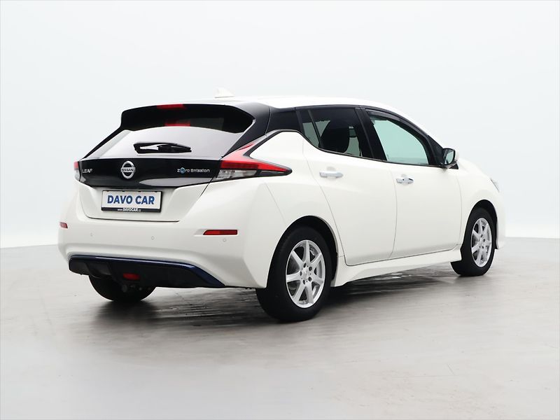 Nissan Leaf 110kW N-Connecta 40kWh - fotka 7 z 32