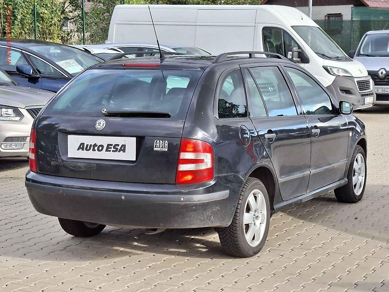 Škoda Fabia (2007) 1.2 HTP, AC, výhřev sed - fotka 6 z 16