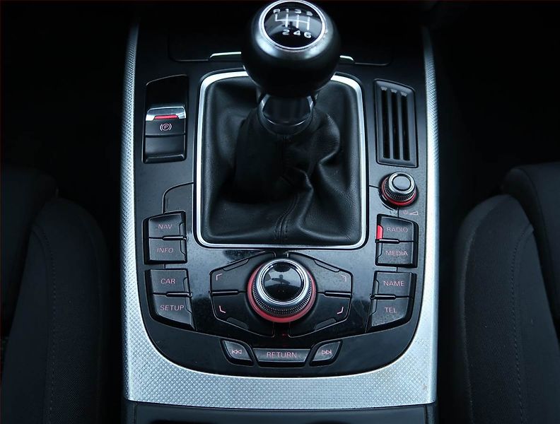 Audi A4 (2012) Ambition 1.8 TFSI, Serv.kniha - fotka 17 z 17