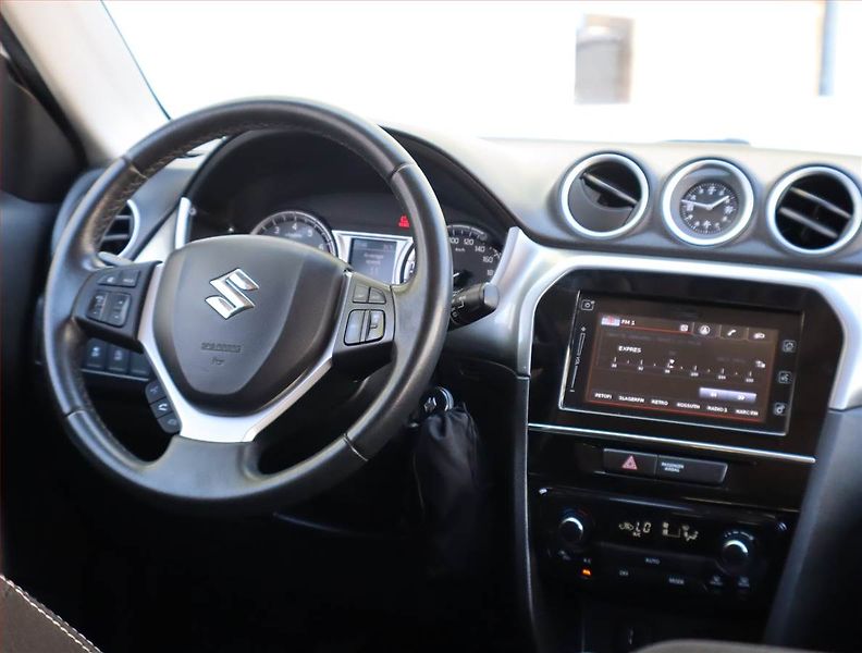 Suzuki Vitara (2016) GL + 1.6 VVT, Navi, Tempomat - fotka 7 z 16