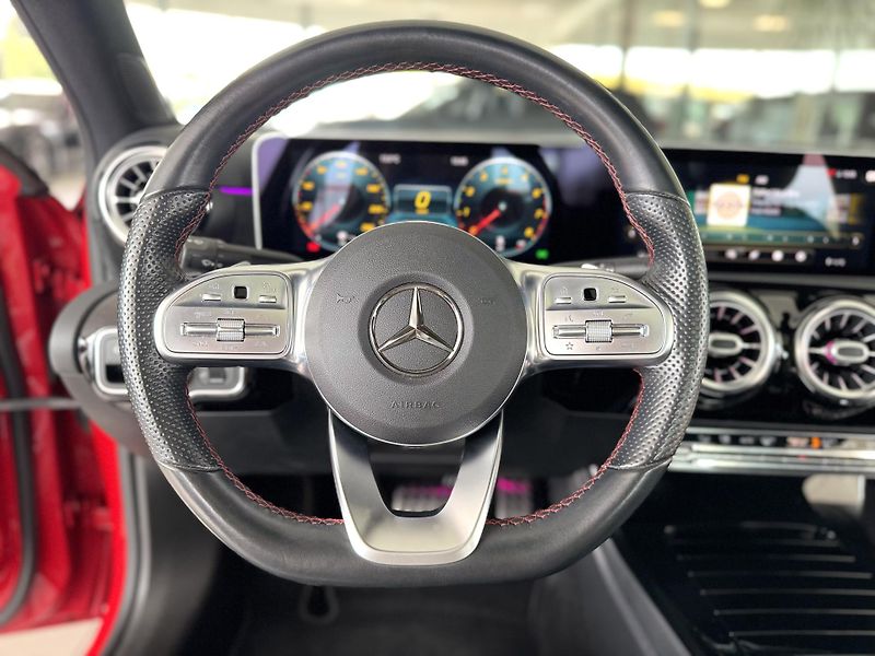 Mercedes-Benz Třídy A 200 AMG AUT*Panorama*Distronic - fotka 10 z 39
