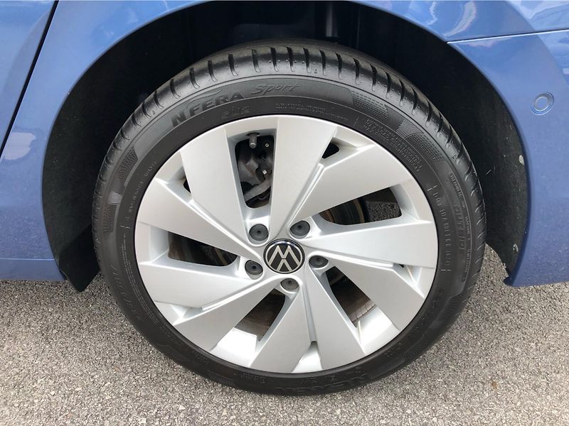 Volkswagen Golf 1.5 eTSi DSG 7st. LIFE - fotka 14 z 29